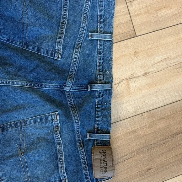 Signature by Levi Strauss Men's S61 Relaxed Fit Jeans in Deep Blue - Picture 5 of 6